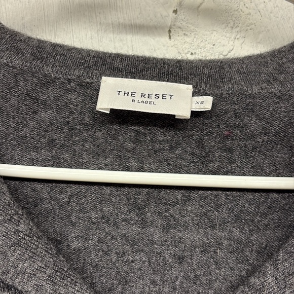 THE RESET R LABEL grey cashmere wool blend v neck collared sweater sz XS - Picture 2 of 5